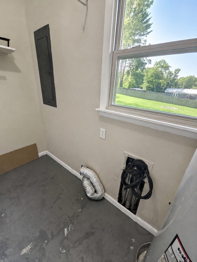Building Photo - Bright 3-Bedroom Pet-Friendly Home with Garage in Algood