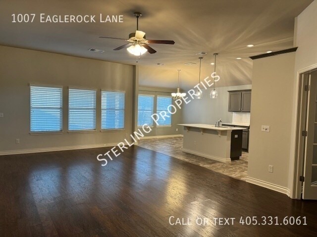 Building Photo - 1007 Eaglerock Ln