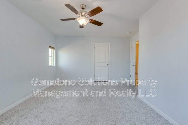 Building Photo - 2704 Orleans Dr