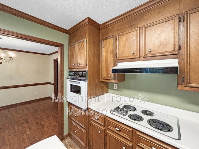 Building Photo - 44 Regent Dr