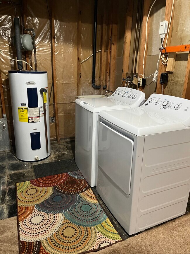 Building Photo - 2 Wimbledon Ln