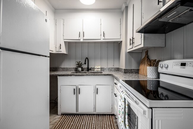 Building Photo - Charming 3-Bedroom Brick Home – Comfort, S...