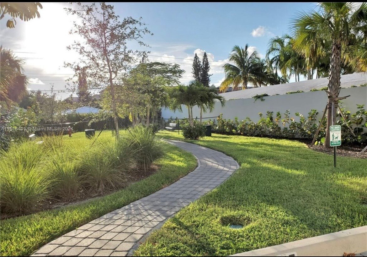 Building Photo - 1045 NE 18th Ave