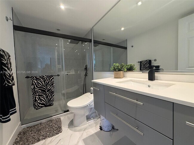 Building Photo - 5555 Collins Ave