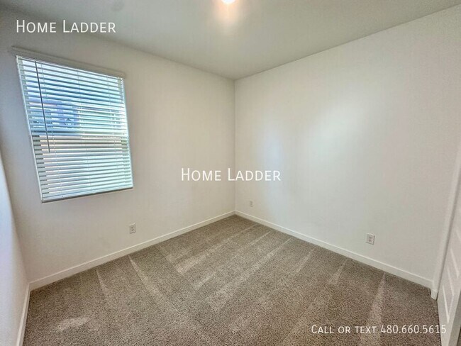 Building Photo - 23083 E Pegasus Pkwy