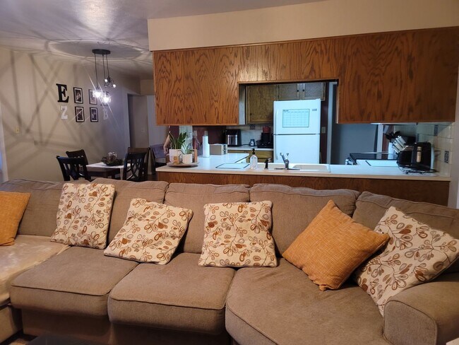 Building Photo - 6117 Shannon Ave