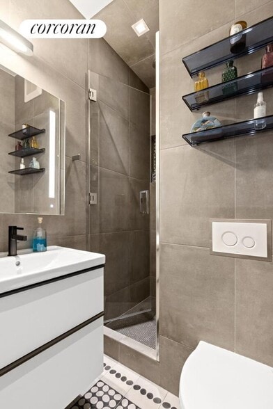 Building Photo - 8 W 13th St