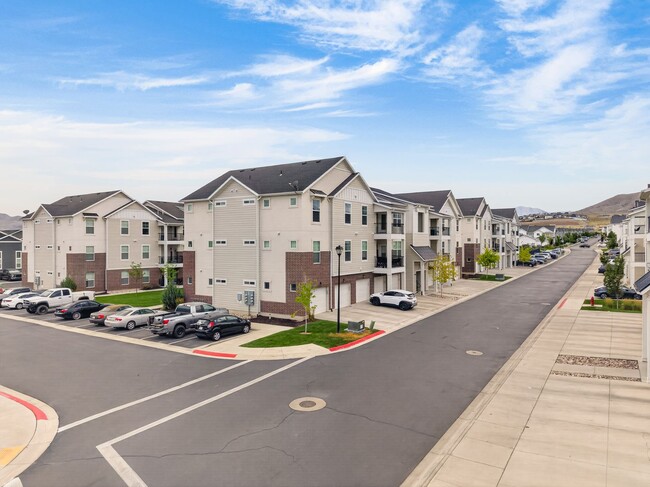 Building Photo - Spacious 3 Bed, 2 Bath Condo in The Exchange – Lehi, UT