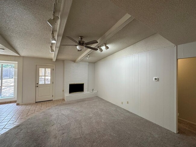 Building Photo - 2314 Farnswood Cir