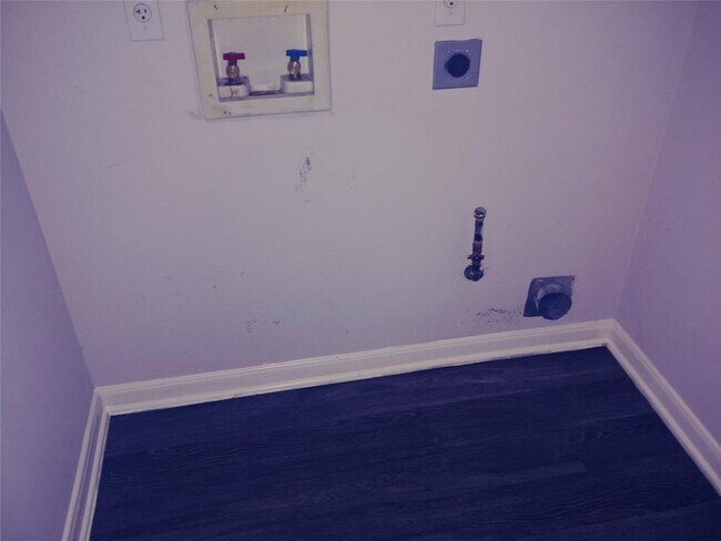 Building Photo - 211 Wild Buffalo Dr