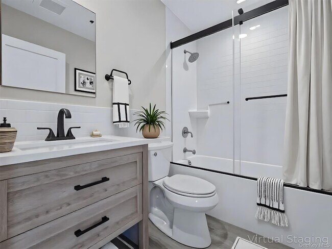 Building Photo - 110 School St