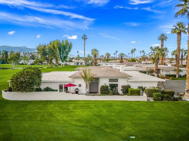 Building Photo - Luxury Golf Course Retreat in Indian Wells