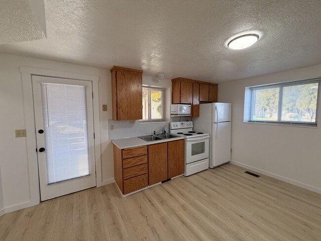 Building Photo - 325 S 600 W