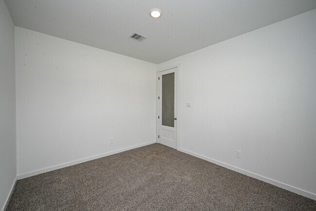Building Photo - 29946 Gallatin River Ln