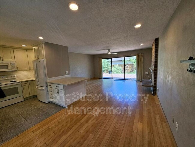 Building Photo - 12612 NE Prescott Dr