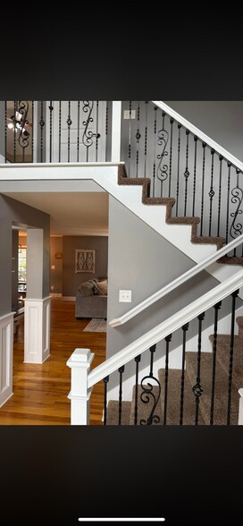 Building Photo - 812 Carousel Ct