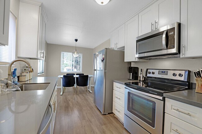 Building Photo - 3554 Pierson St