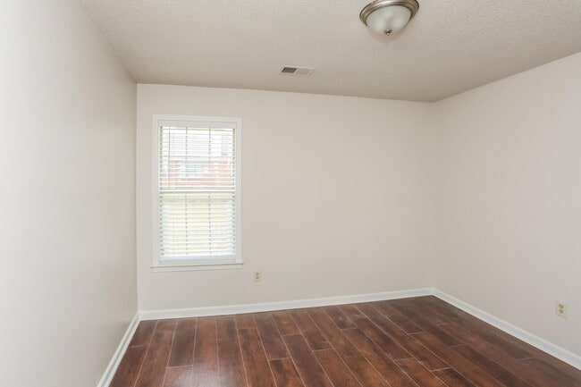 Building Photo - 4111 Meadow Ct Dr