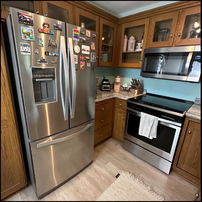 Building Photo - 7614 York Ave S