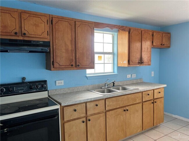 Building Photo - 10 Martinez St