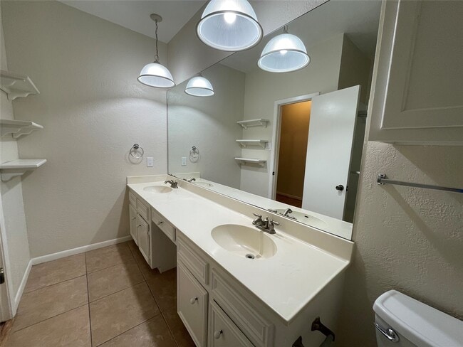 Building Photo - 12 Hallmark Dr