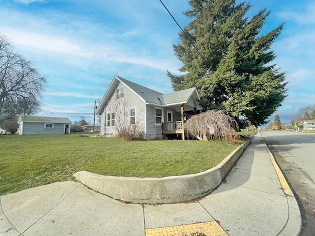 Building Photo - Charming Multi-Level 3-Bedroom Home in Cheney
