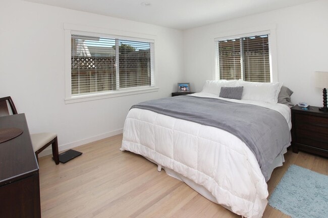 Building Photo - Charming Jewel Box Home Just Minutes from ...