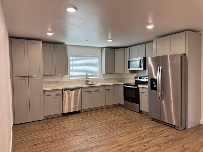 Building Photo - 41-675A Mokulama St