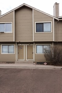 Building Photo - COZY 3BD/2.5BA TOWNHOME near Military Bases - Security Deposit Alternative Available