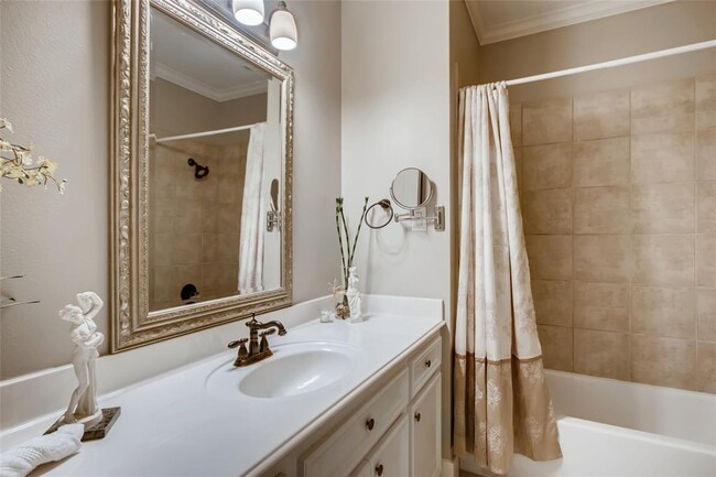 Building Photo - 1450 Lawrence St