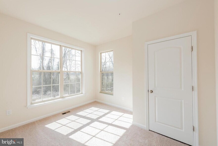 Building Photo - 2302 Grove Hurst Ln