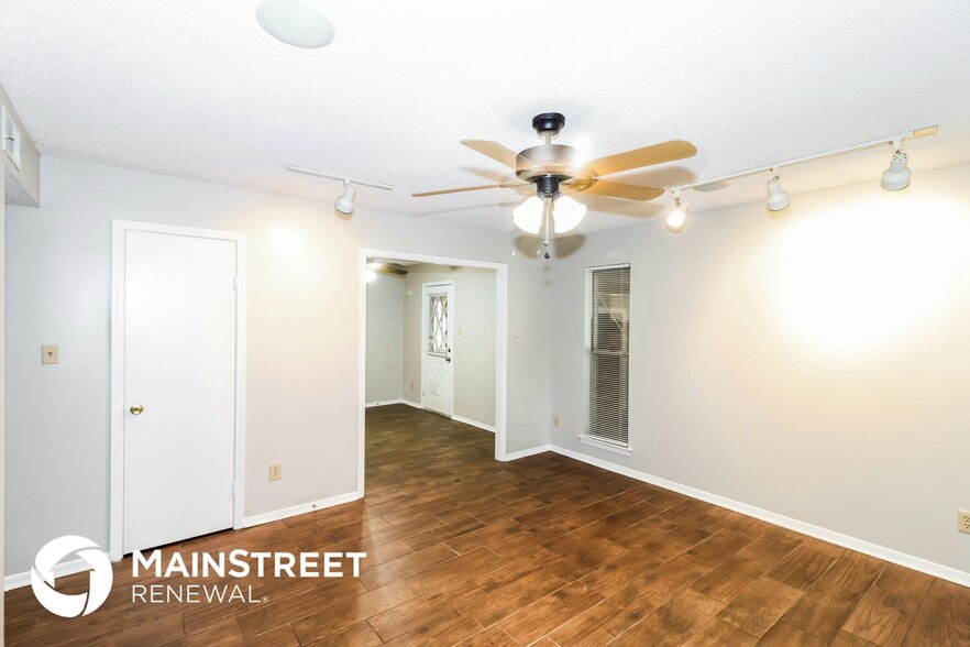 Building Photo - 2145 Bobolink Trail