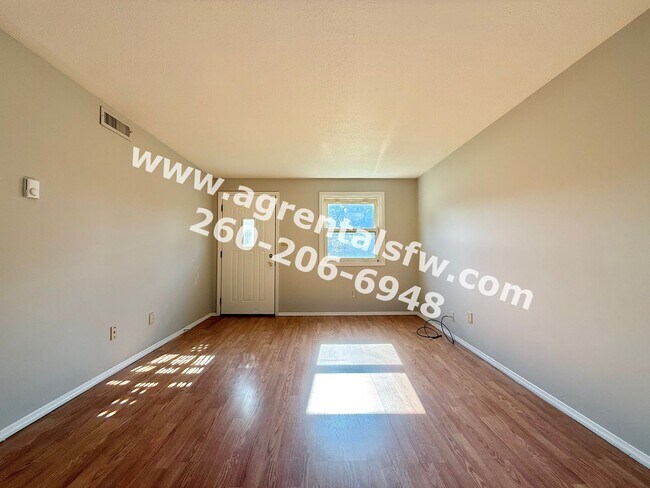 Building Photo - 2 Bedroom Home