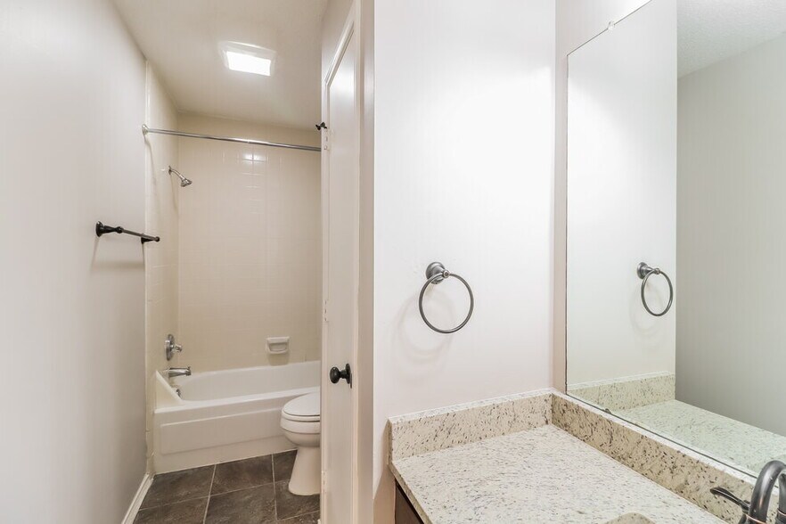 Building Photo - 2301 Fall Ct