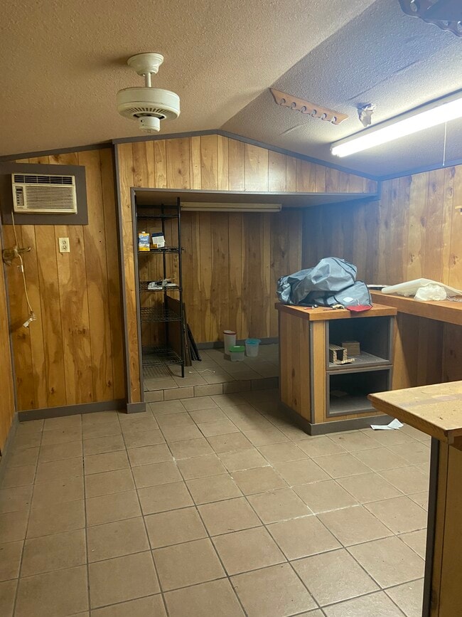 Cool workshop - 1105 Essex St