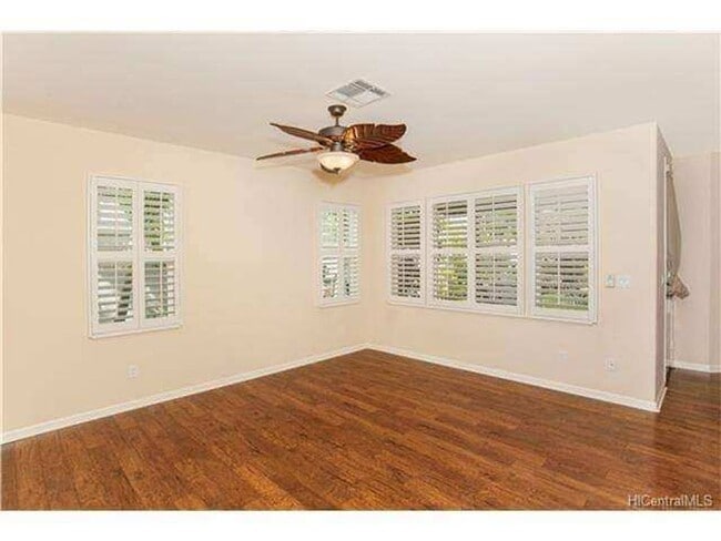 Building Photo - Stunning 3-Bedroom/3-Bathroom in Sunny Ewa...
