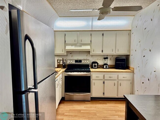 Building Photo - 1810 N Lauderdale Ave
