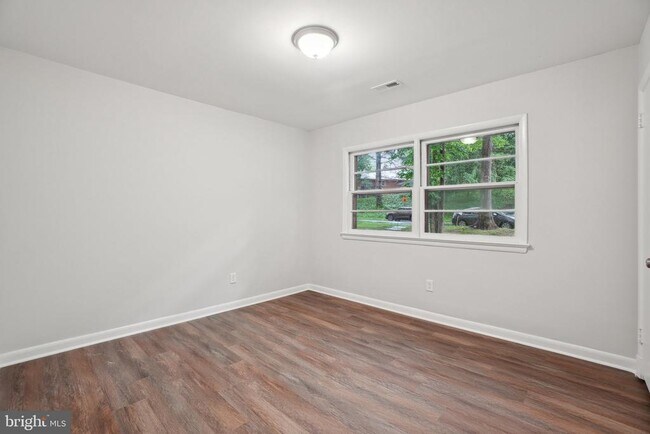 Building Photo - 1440 Woodacre Dr
