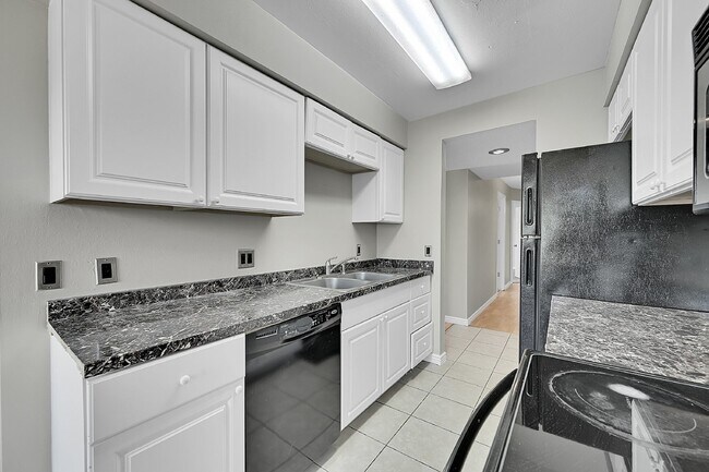 Building Photo - $1,650.00 - 2 Bedrooms, 1.5 Bathrooms Condo in Aurora with Cozy Fireplace!