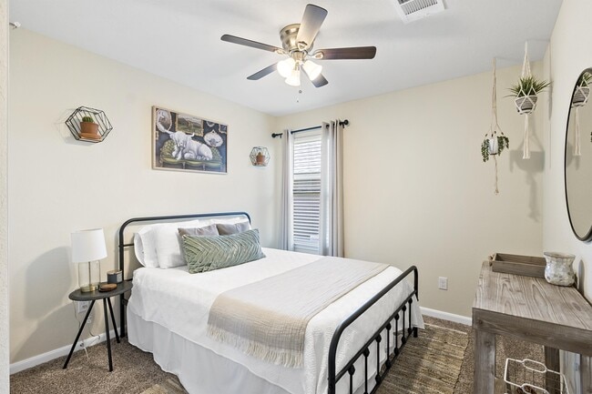 Building Photo - 2000 Bleeker Cv