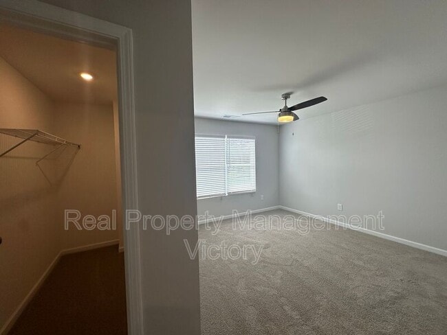 Building Photo - 231 Hill Ln