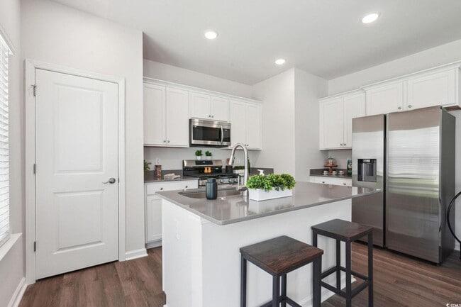 Building Photo - 300 Champion Boulevard Unit Cherry Grove