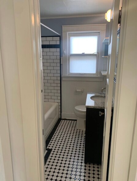 Building Photo - 212 Teller Ave