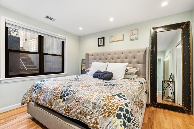 Building Photo - 1710 Summit Pl NW