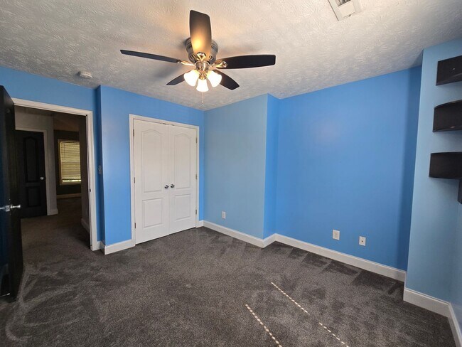 Building Photo - 103 Flag Dr