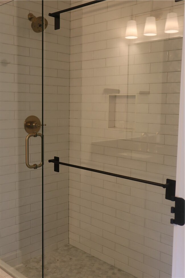 Building Photo - 2085 E Roe Ter