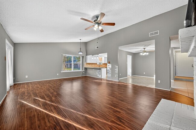 Building Photo - 16355 Sierra Grande Dr