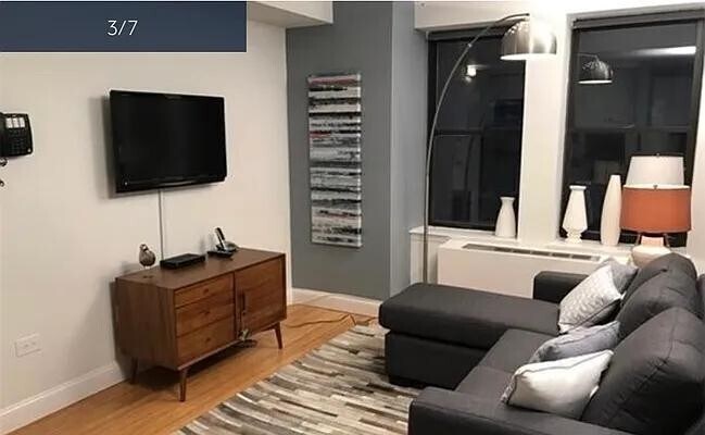 Building Photo - 150 W 51st St