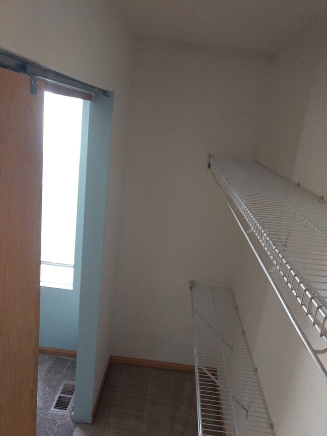Building Photo - 3 Bedroom 2 Bath House in Thornton Available Now!