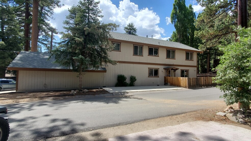 Building Photo - 1121 Illini Dr